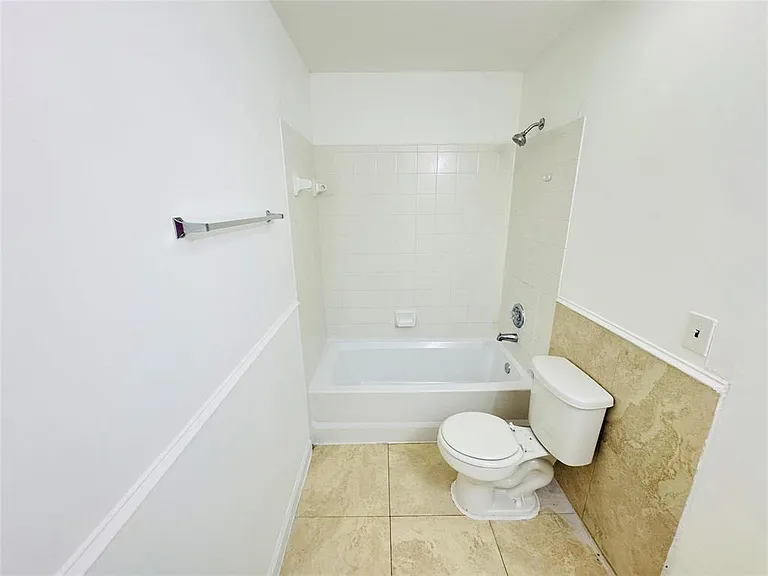 1068 N Benoist Farms Rd #302 — Photo 6