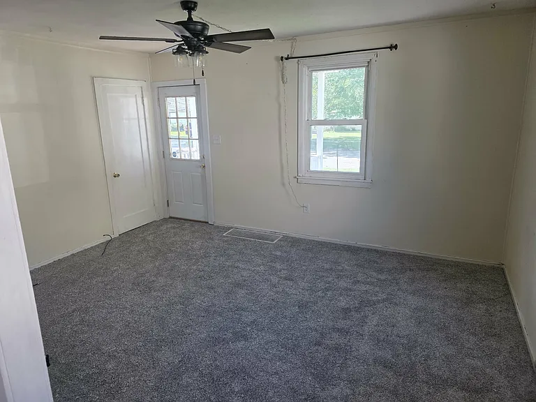 416 Webster Ave — Photo 11