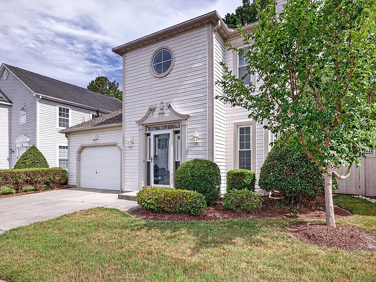 1537 Tallwood Cir — Photo 2