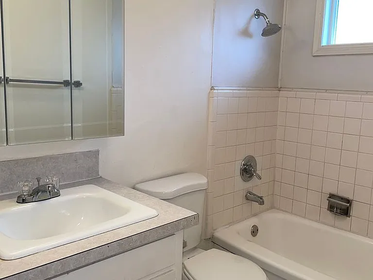 2131 Center St NE — Photo 8