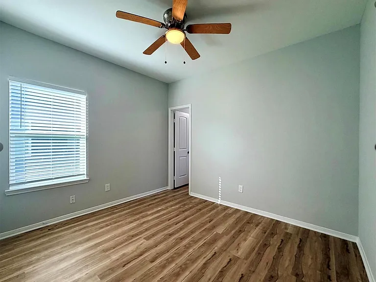 502 S Ross Sterling #B — Photo 14
