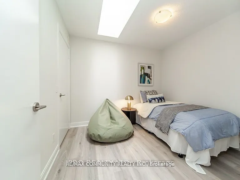 315 Village Green Sq #Townhouse 51 — Photo 34