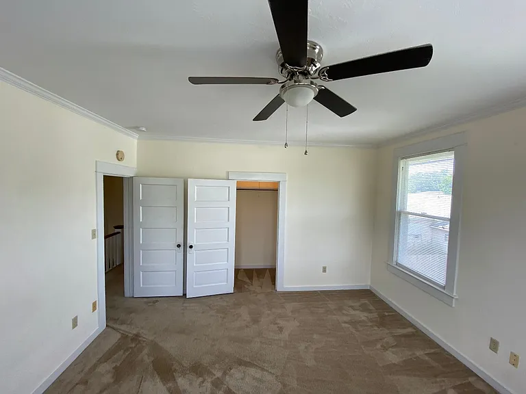 902 S Grove St — Photo 8