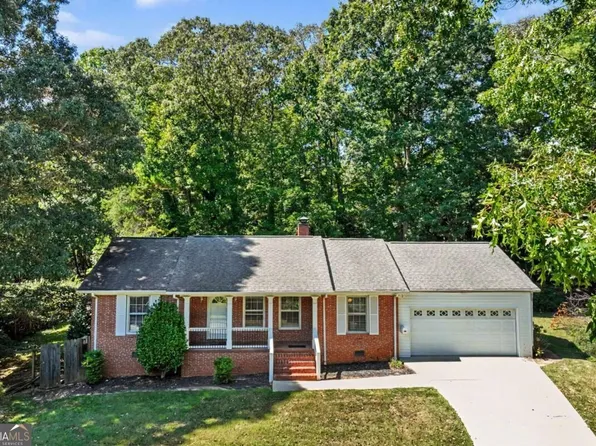 1063 Lakeshore Dr, Gainesville, GA 30501