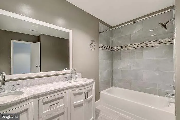 681 Washington Blvd #B — Photo 6