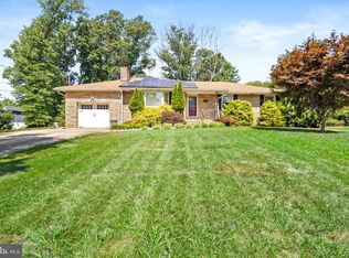 32 Malaga Dr, Ewing, NJ 08638