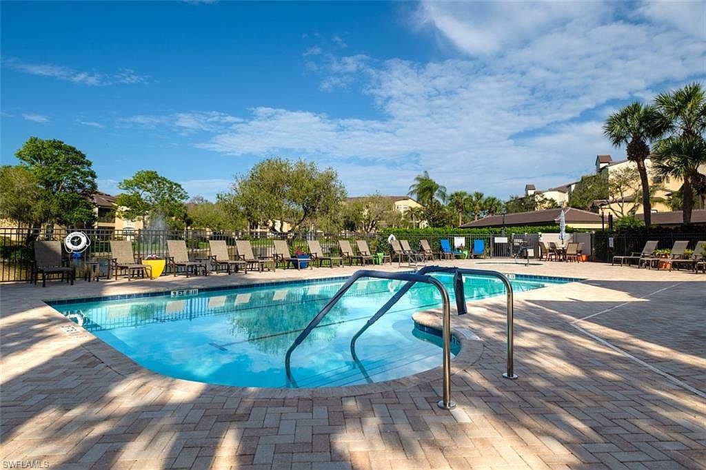 210 Vintage Cir #C-103