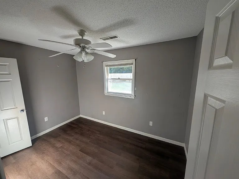 1252 Hastings Dr — Photo 14