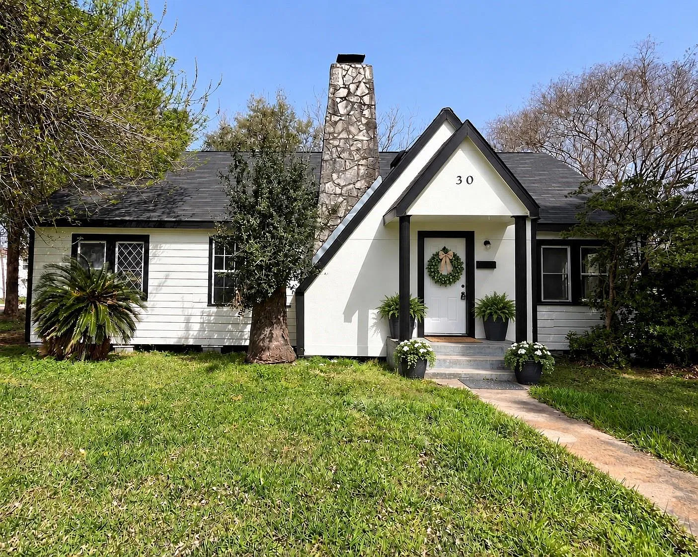 3 bed, 2.5 bath, 1867 sqft, $1,800 — Photo 1