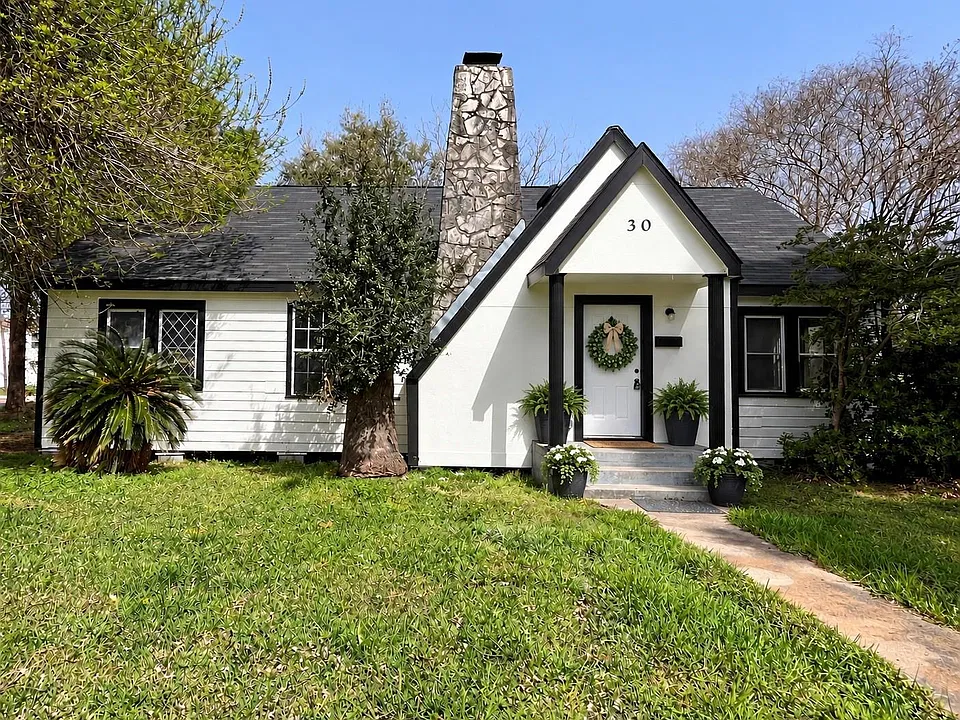 30 12th Ave N