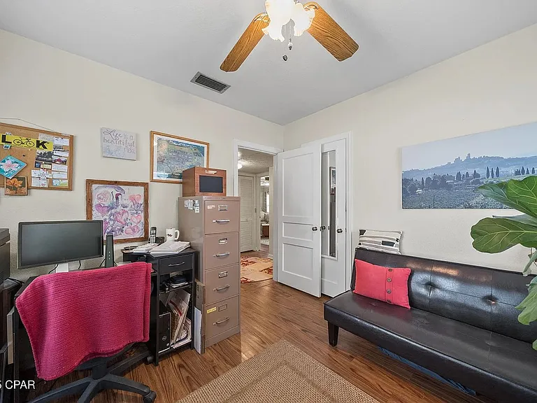 321 S Bonita Ave — Photo 20