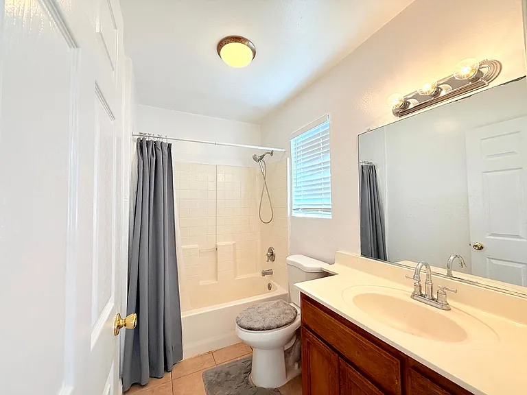 762 W. 21st St. — Photo 14