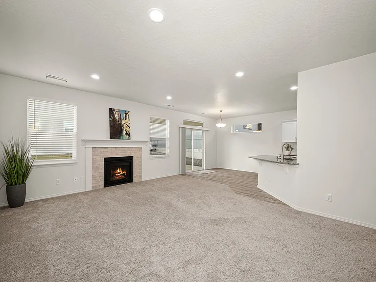 824 S Bulldog St — Photo 7