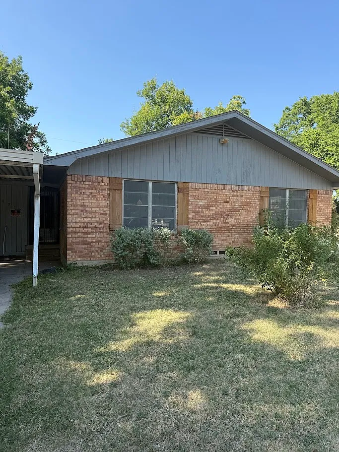Calyx Cir, Dallas — Photo 1