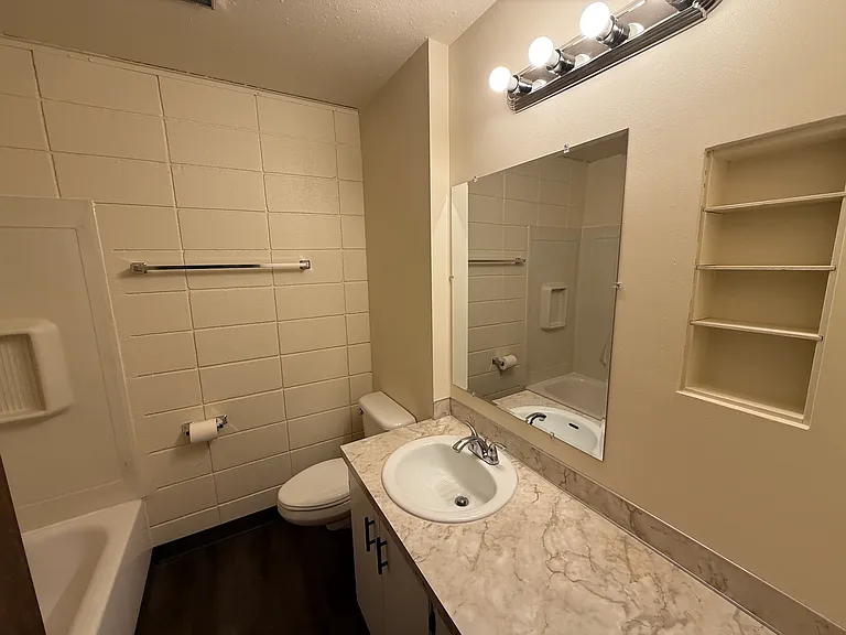 2915 1/2 Cottonwood Ave — Photo 10