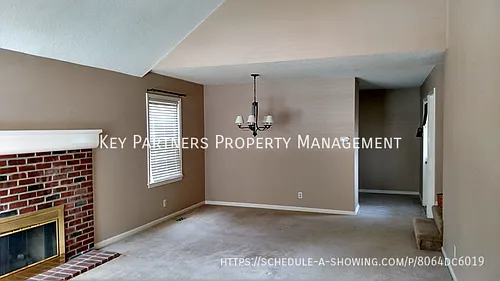 8602 W 109th Ter — Photo 2