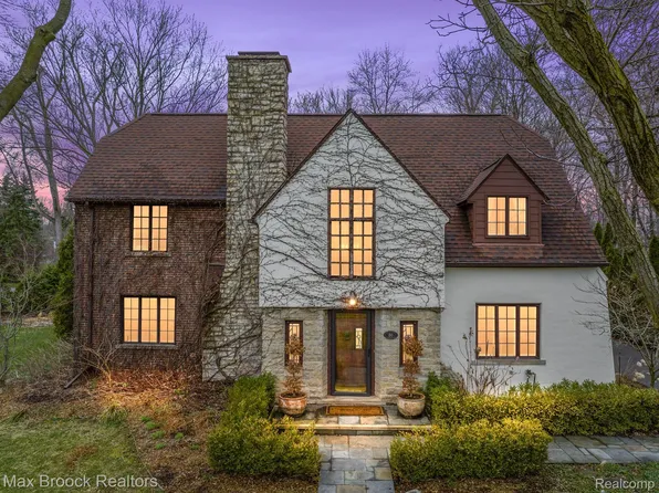 80 Devon Rd, Bloomfield Hills, MI 48302