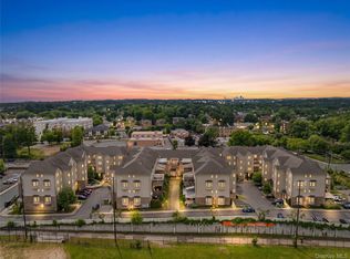 1206 Parkview Dr, Spring Valley, NY 10977