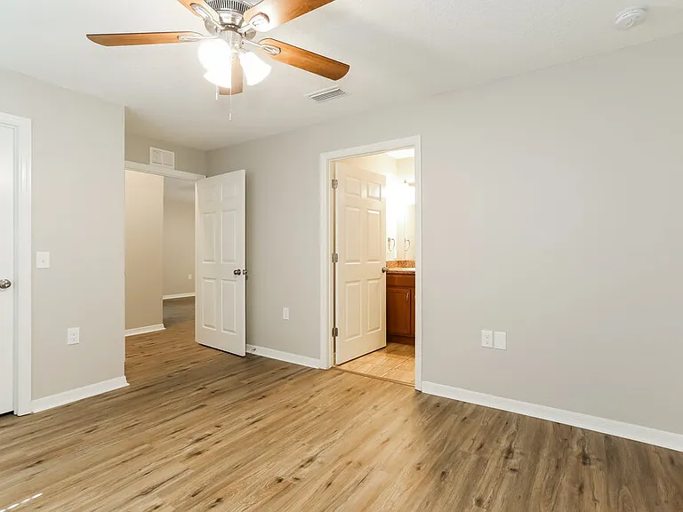 961 N Saint Johns St — Photo 10