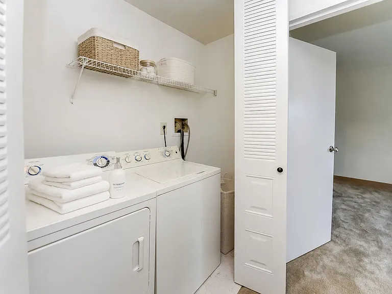 Cranbury Crossing Apartment Homes — Photo 17