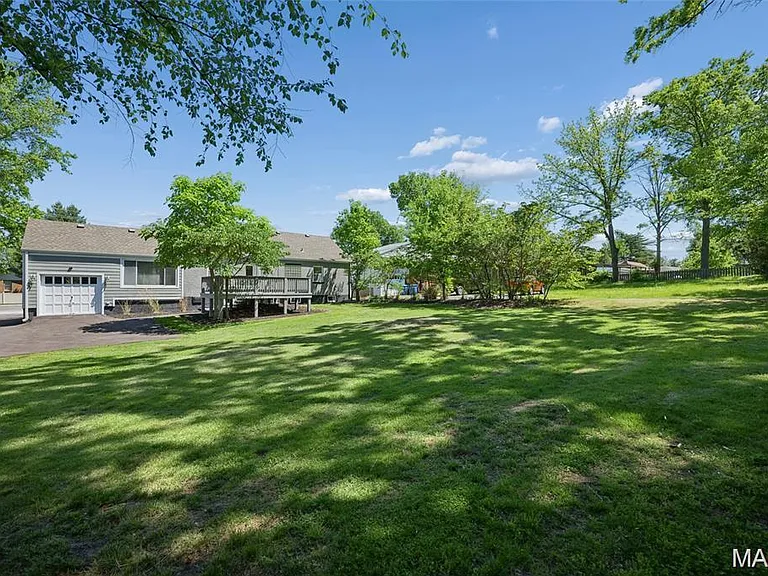 9743 Tesson Ferry Rd — Photo 16