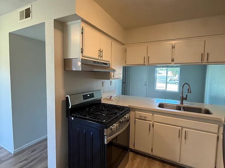 9905 El Camino Real #14 — Photo 3