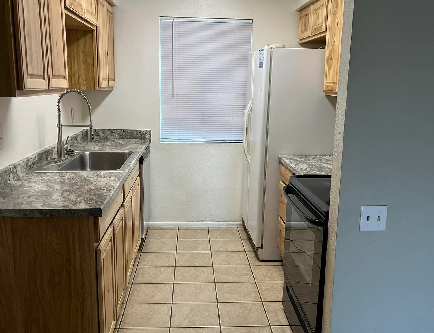 3 bed, 2.0 bath, 1016 sqft, $1,375 — Photo 3