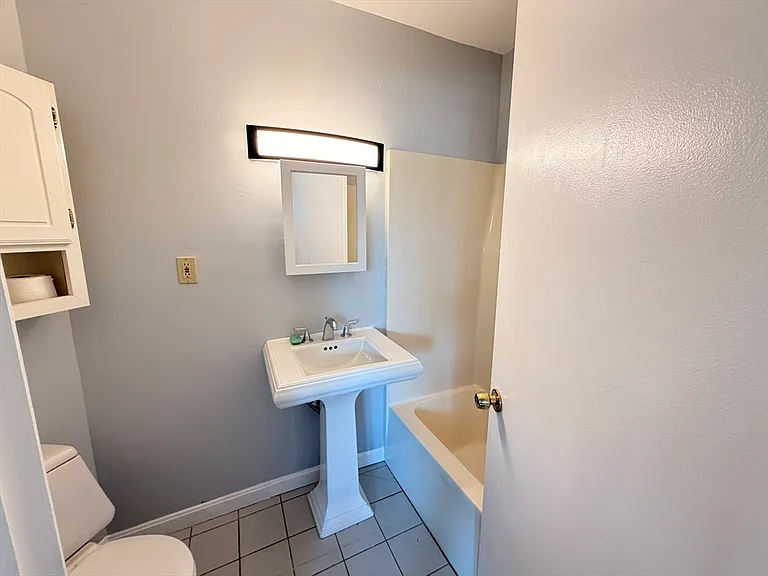 394 Riverway #10 — Photo 4