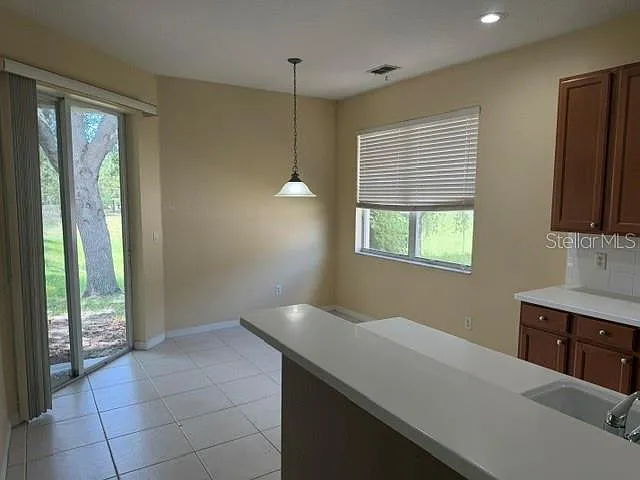 4 bed, 3.0 bath, 2319 sqft, $2,075 — Photo 3