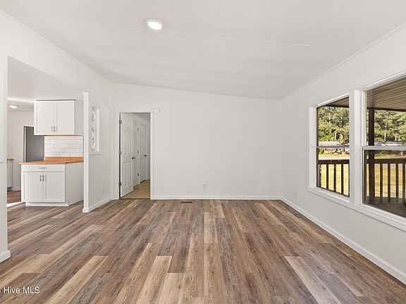 3rd image of 104 Poole Road