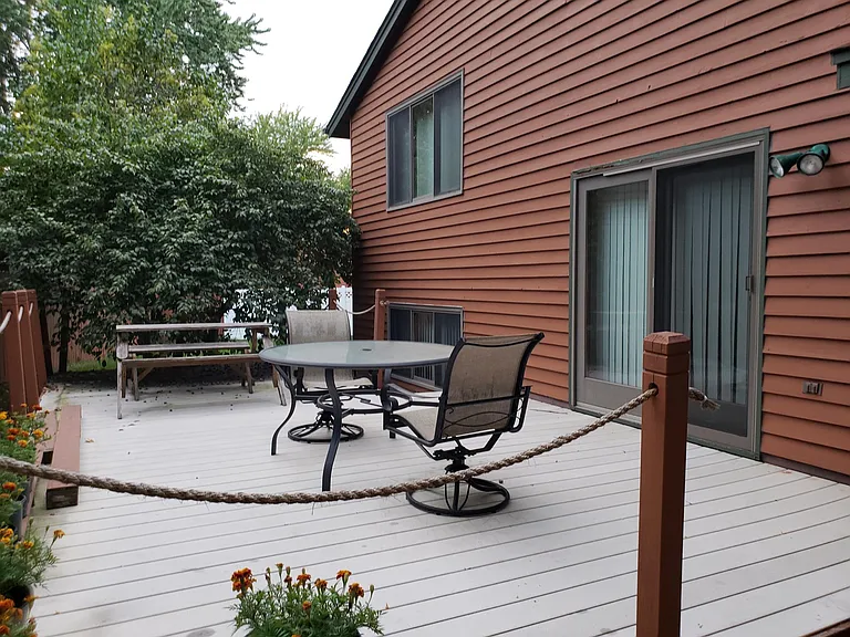 1374 Knoll Dr — Photo 16