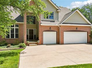 17459 Woodlawn Ct, Strongsville, OH 44136