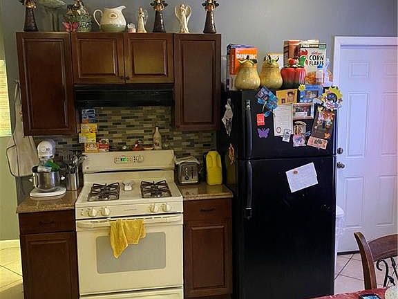 3rd image of 73 Robinson Ave