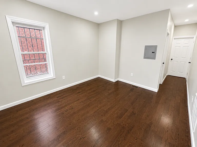 566-568 Summer Ave #1L — Photo 8