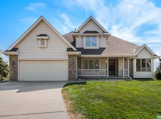 2318 N 155th Cir, Omaha, NE 68116