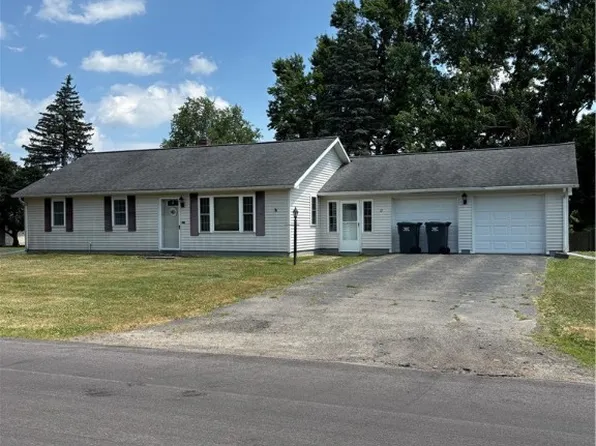 12 Willow St, Big Flats, NY 14814