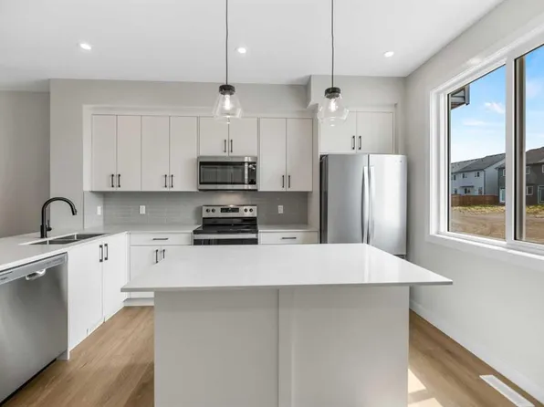 17 N Savanna Pl NE, Calgary, AB T3J 5P9