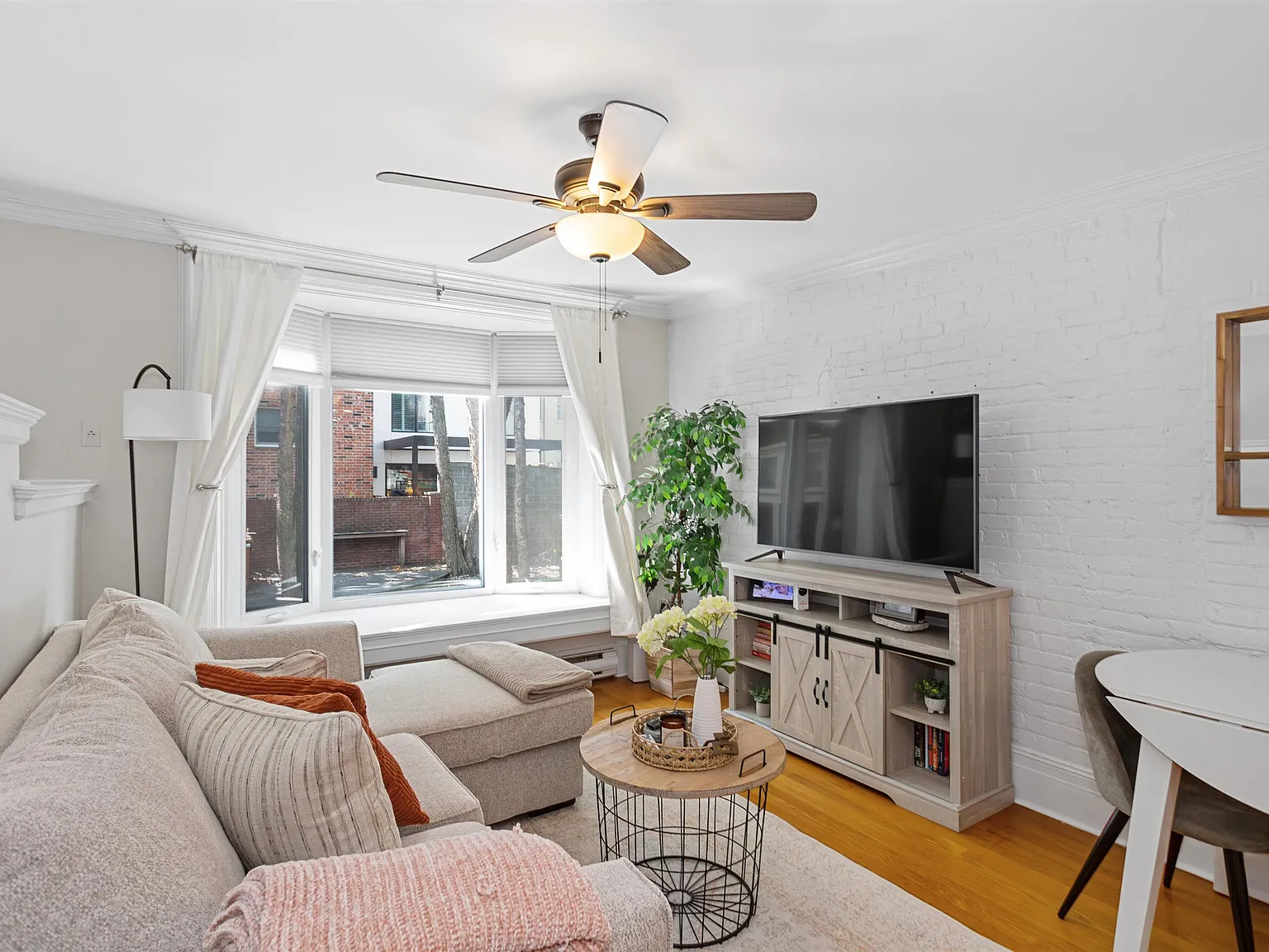 Studio, $3,300 — Photo 4