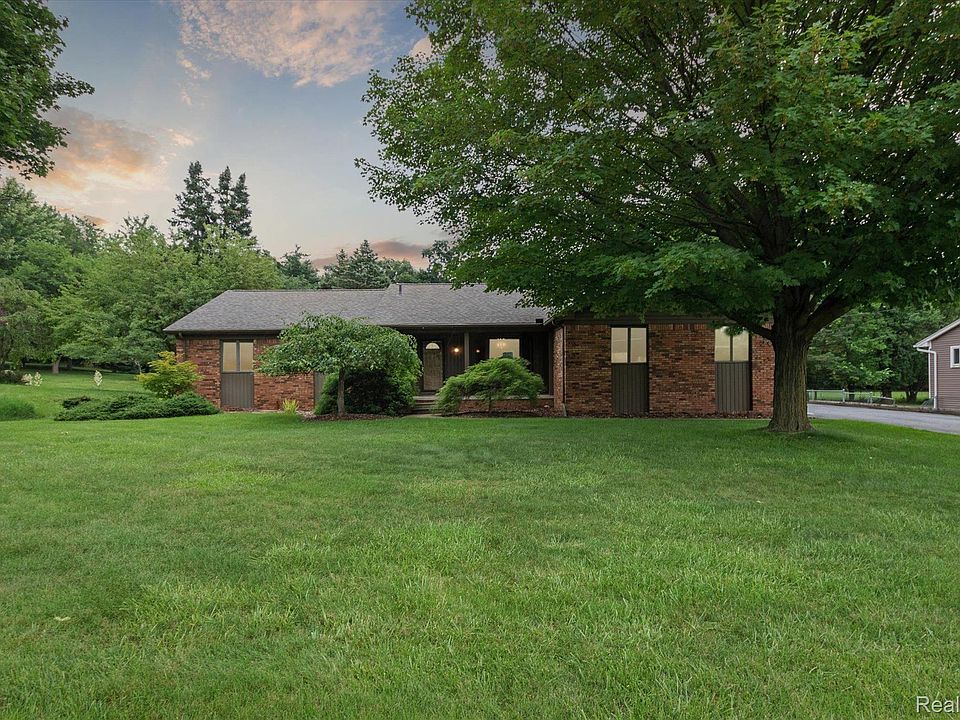 1st image of 2025 Elsie Dr
