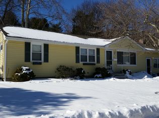 27 Brookdale Dr, West Warwick, RI 02893