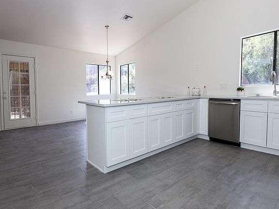 4th image of 10250 E Circle Pines Dr