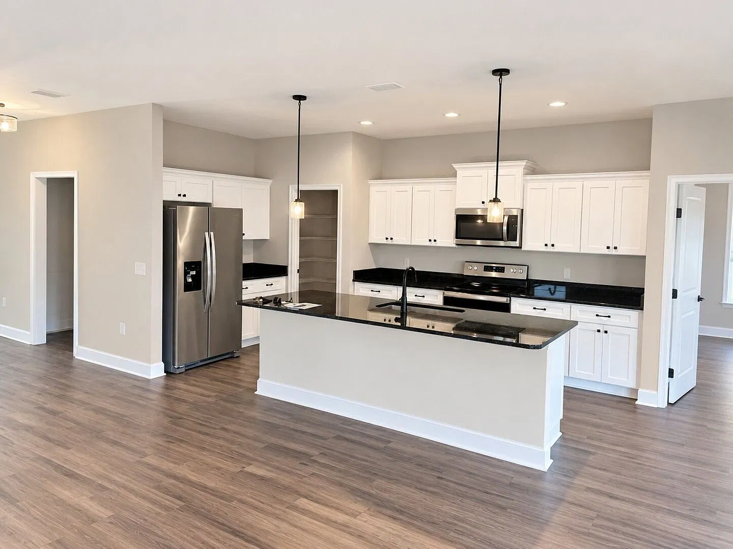Beautiful Custom Home in Alachua's Savannah Station — Photo 4