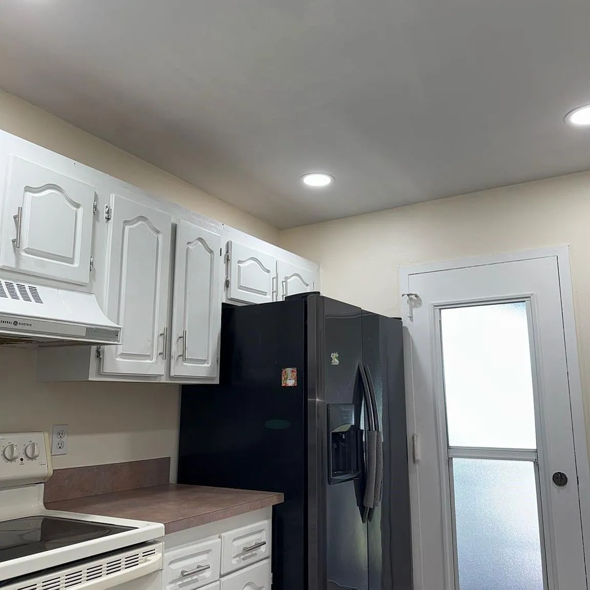 3 bed, 2.0 bath, 1048 sqft, $2,000 — Photo 2