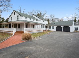 4 Old Coach Rd, East Setauket, NY 11733