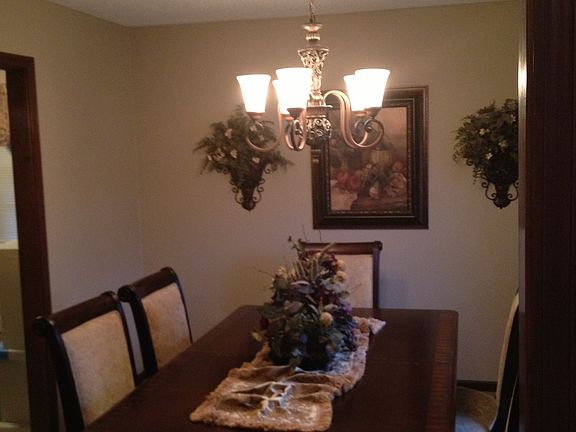5th image of 405 NE Stonewall Dr