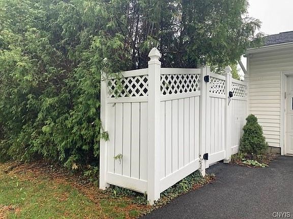 3rd image of 4846 Juneway Dr N