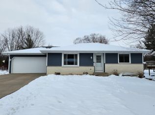 638 Cresthaven Dr, Cottage Grove, WI 53527