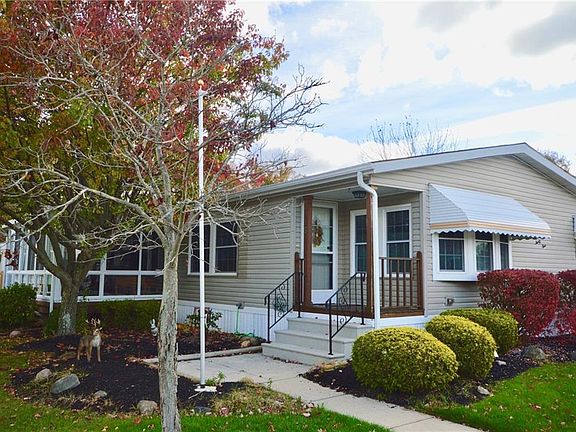 2nd image of 31 Periwinkle Dr #31