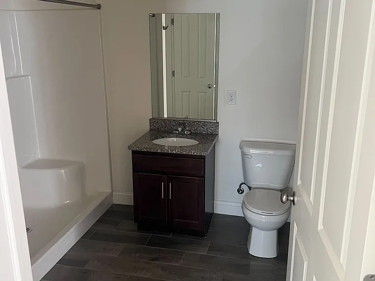 1047 Broadway — Photo 11