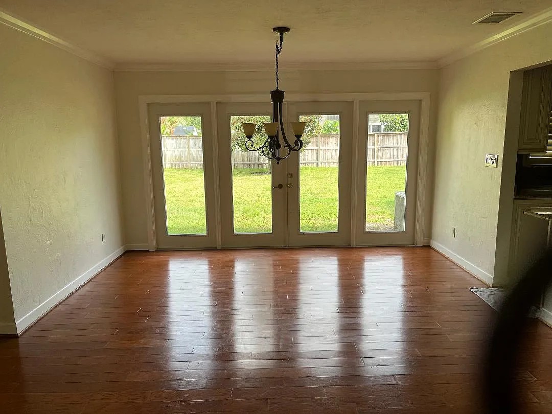 1551 Mayfield Ave — Photo 2
